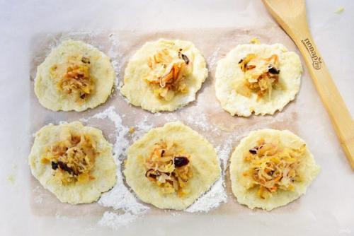 Картопляники с постной начинкой. 05