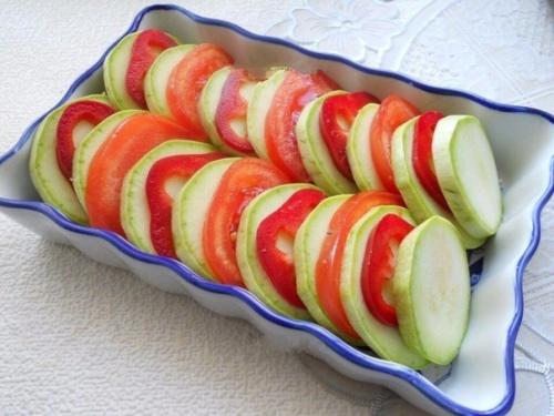 Кабачки, запеченные с помидорами. 01