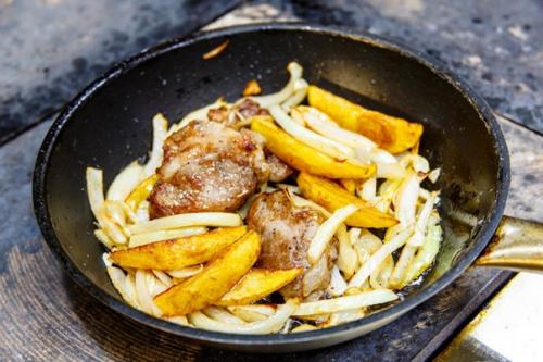 Оджахури.  Ингредиенты:   Свинина (свиная шея) - 500 г. 04