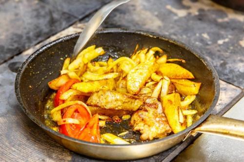 Оджахури.  Ингредиенты:   Свинина (свиная шея) - 500 г. 05