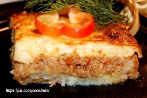 Запеканочка из картофеля, фарша и. пара секретиков.