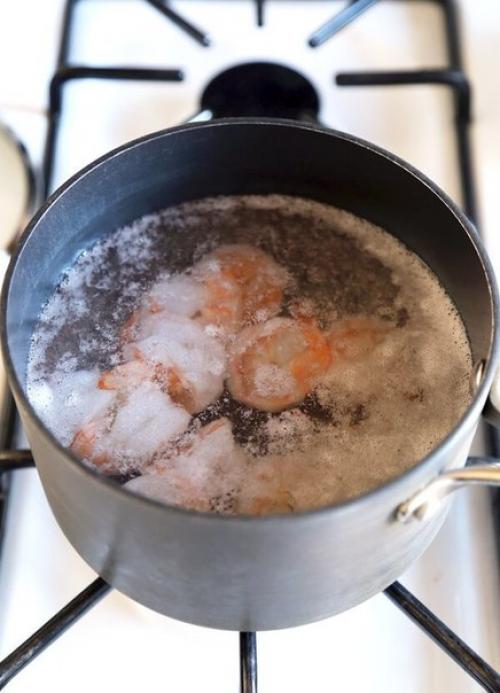 Тайский салат с креветками и огурцами. 03