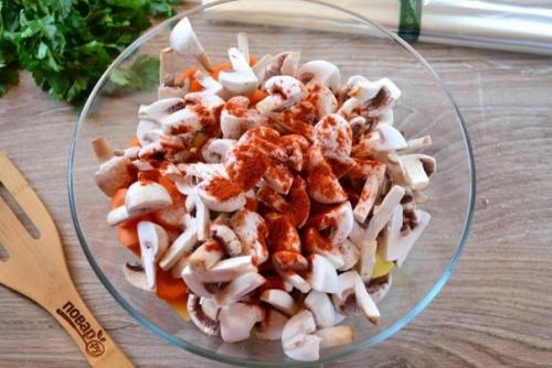 Курица в рукаве с грибами и картошкой. 01