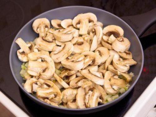 Грибочки в сметанном соусе. 03