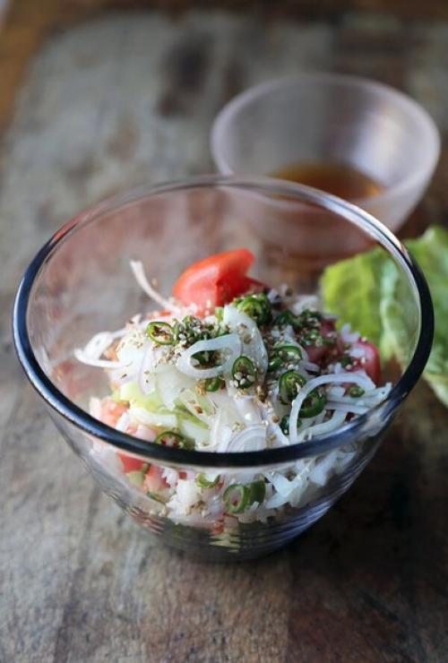 Тайский салат с креветками и огурцами. 04