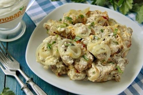 Свинина тушеная в майонезе.