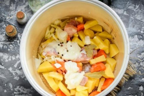 Курица с картошкой в сметане в мультиварке. 01