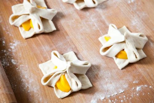 Слойки с персиками. 05