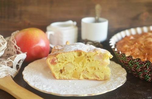 Яблочка шарлотка.  В холодильнике мы ищем: