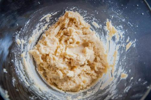 Пирог из полу - песочного теста с творогом и абрикосами. 04