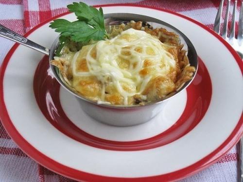 Жюльен с курицей и грибами.  