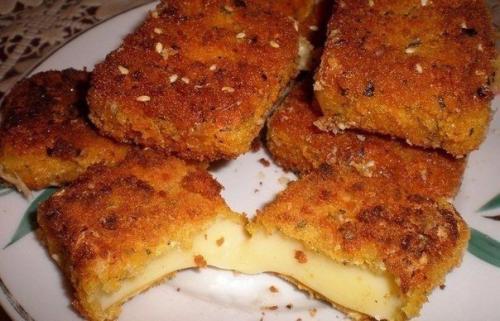 Жаренный сыр.  Ингредиенты: