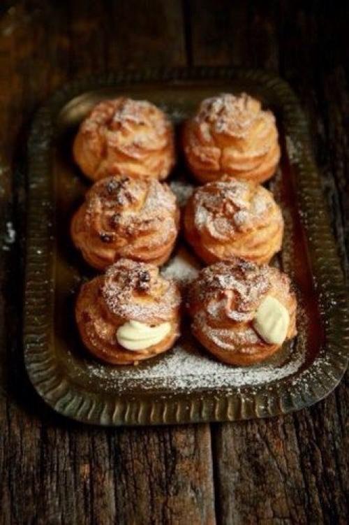 Эклеры с творожным кремом.