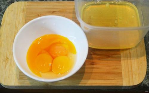 Яблочка шарлотка.  В холодильнике мы ищем: 01