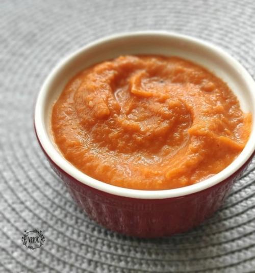Кабачковая икра. Икра нежная и с насыщенным вкусом получается.