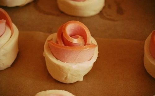 Колбасные розочки.  Ингредиенты: 03