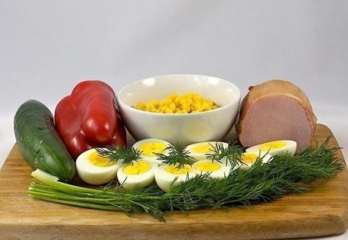Салат с яйцом и ветчиной. 02