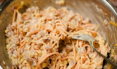 Салат с копчёной курицей и морковью. 04