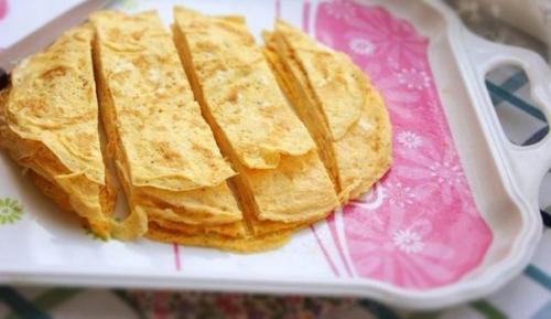 Вкусный салатик с яичными блинчиками и курицей. 03