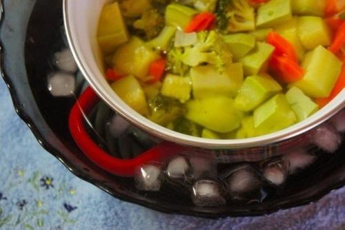 Овощной суп - пюре с креветками. 06