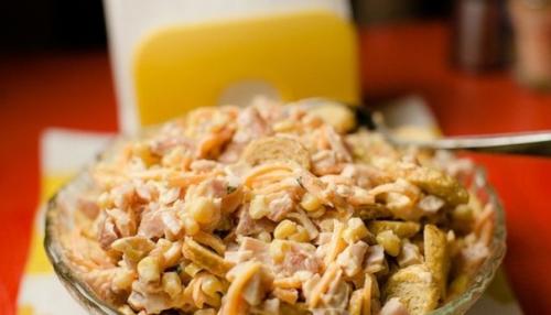 Салат с копчёной курицей и морковью. 06