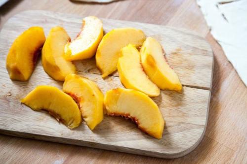 Слойки с персиками. 03