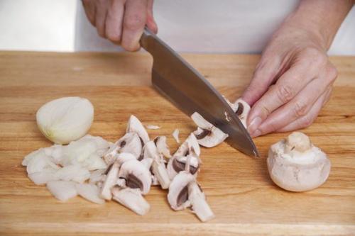 Пицца с ветчиной и грибами. 01