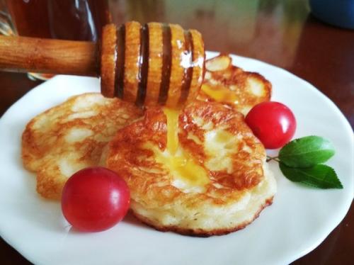 Яблочные оладушки.  Ингредиенты: 05