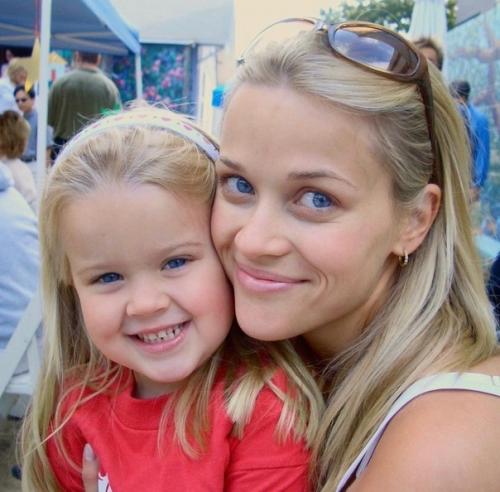 Риз уизерспун фотографией со своей подросшей дочерью поделилась.