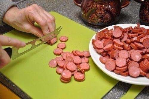 Охотничьи колбаски с картофелем в горшочках. 03