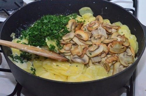 Картошка с грибами в сливках. 08