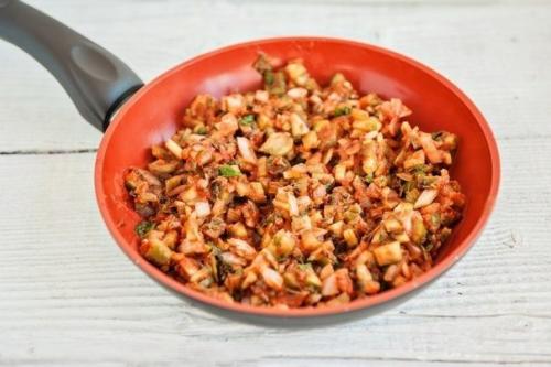 Солянка.  Ингредиенты:   - 400 г мясо (свинина или говядина). 02