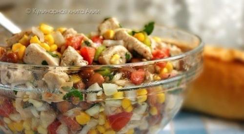 Салат с кукурузой и курицей.