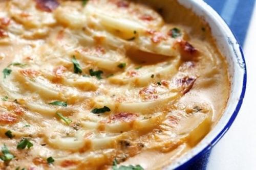 Картофельная запеканка с курицей и сыром.