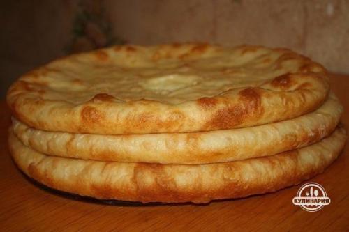 Пирог с мясом, с картошкой и сулугуни.