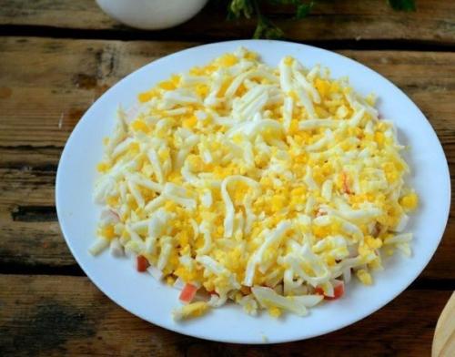 Очень вкусный салатик с крабовыми палочками. 03