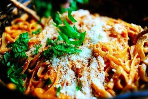 Феттучини в томатно - сливочном соусе. 05