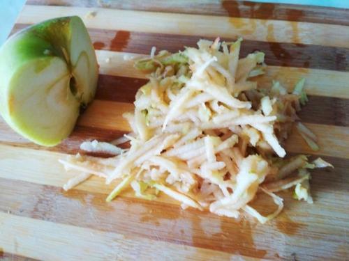 Яблочные оладушки.  Ингредиенты: 02