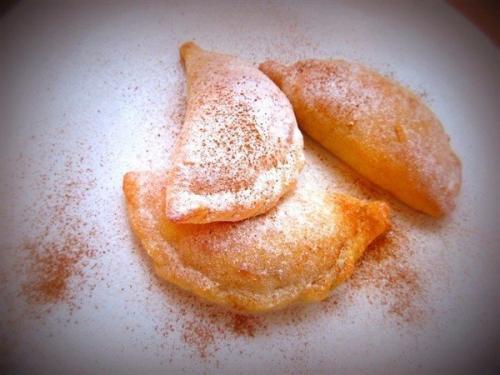 Творожные пирожки с яблоком и корицей.

