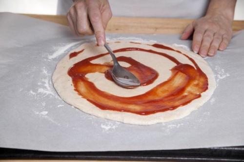 Пицца с ветчиной и грибами. 02