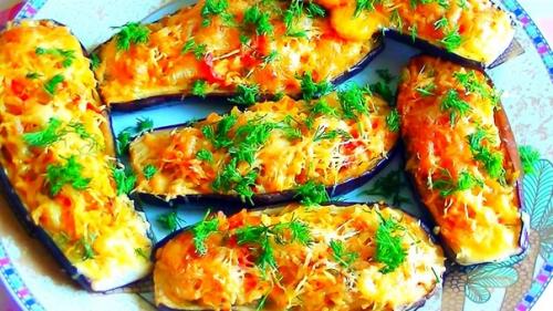 Лодочки из баклажанов.