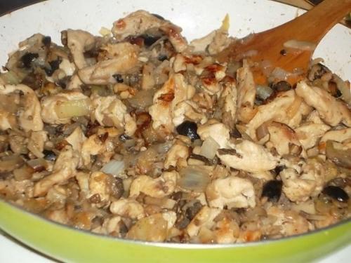 Мы фаршируем перец курицей и грибами. 05