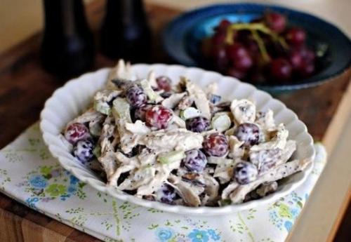Салат с курицей и виноградом. Салат с курицей и виноградом.
