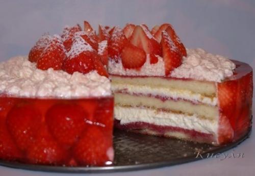 Клубнично - малиновый торт.
