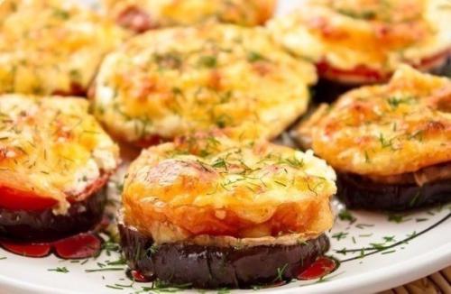 Запеченные баклажаны с грибами.

