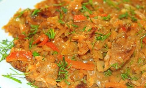 Тушеная капуста с мясом и рисом. Тушеная капуста с мясом и рисом.