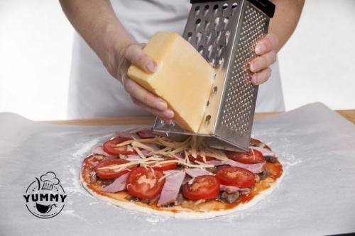 Пицца с ветчиной и грибами. 03