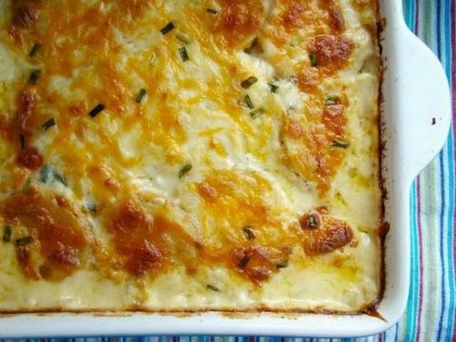 Запеченный картофель в духовке с сырным соусом.