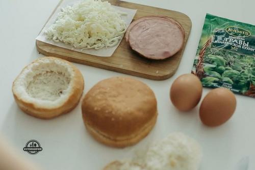 Яичница в БУЛОЧКЕ.  Ингредиенты: 04