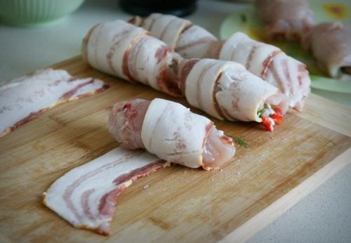 Куриные рулетики в беконе. 06